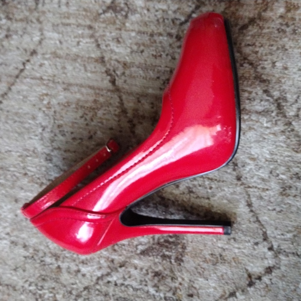 Red delicacy heels